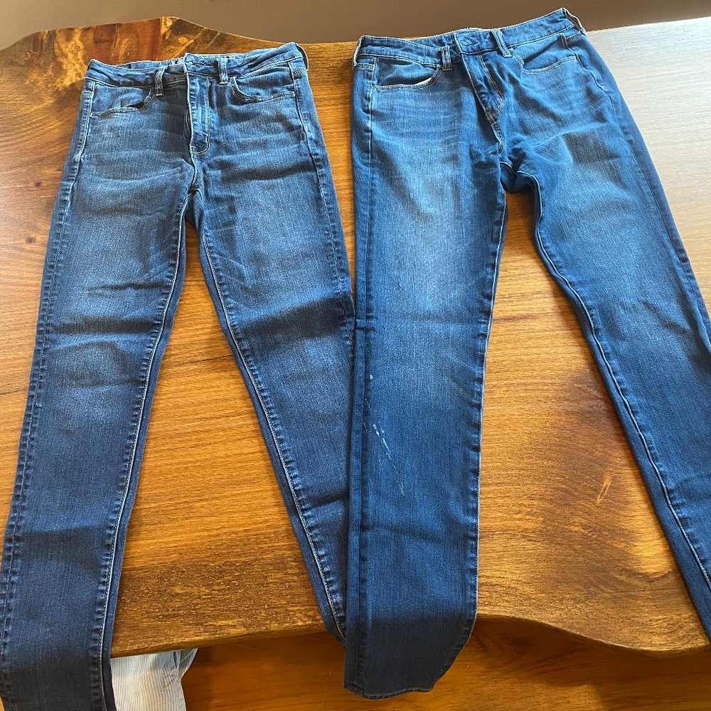 Woman's set of 2 American Eagle jeans - size 4